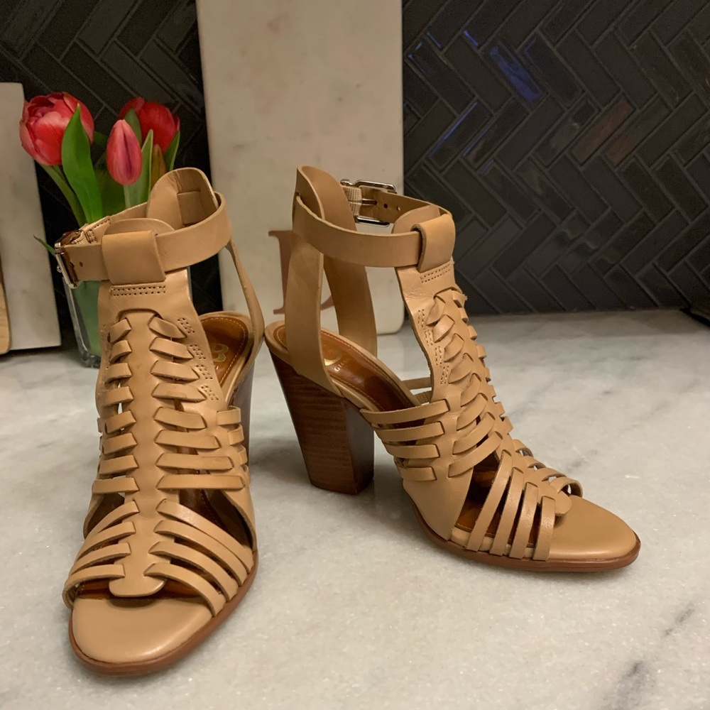 Ladies Gianni Bini Leather Heels